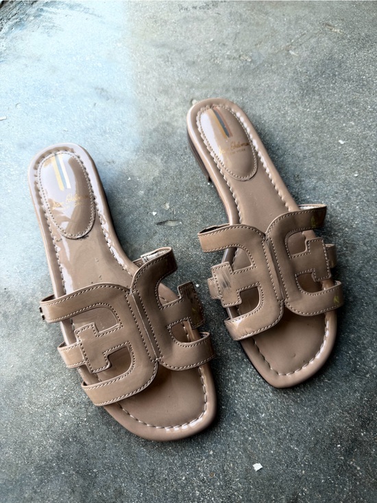Tory Burch Shoes - Tory Burch Nude/Taupe Patent Slide Sandals